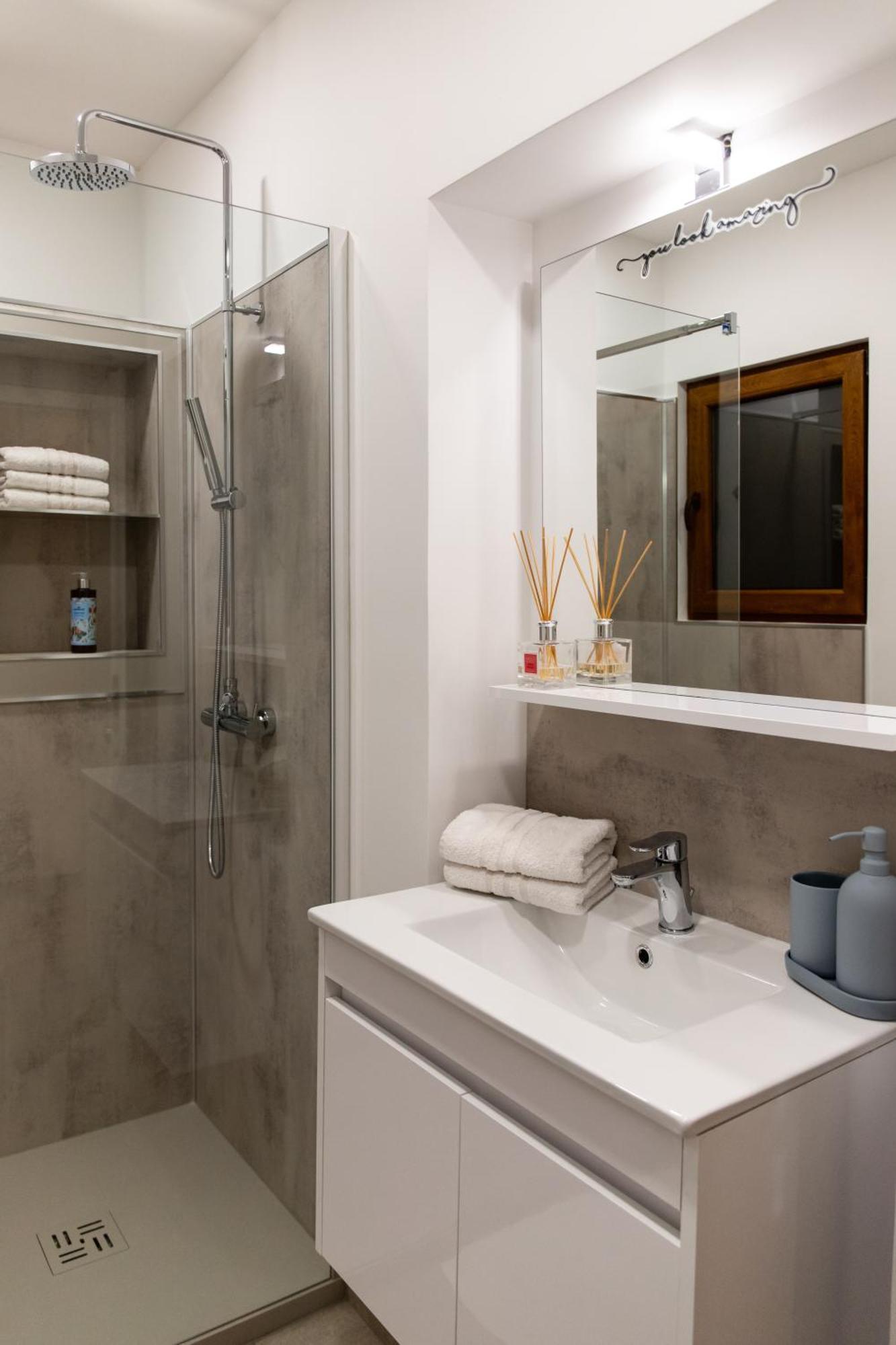 Oliver Street Apartment Vipava Luaran gambar